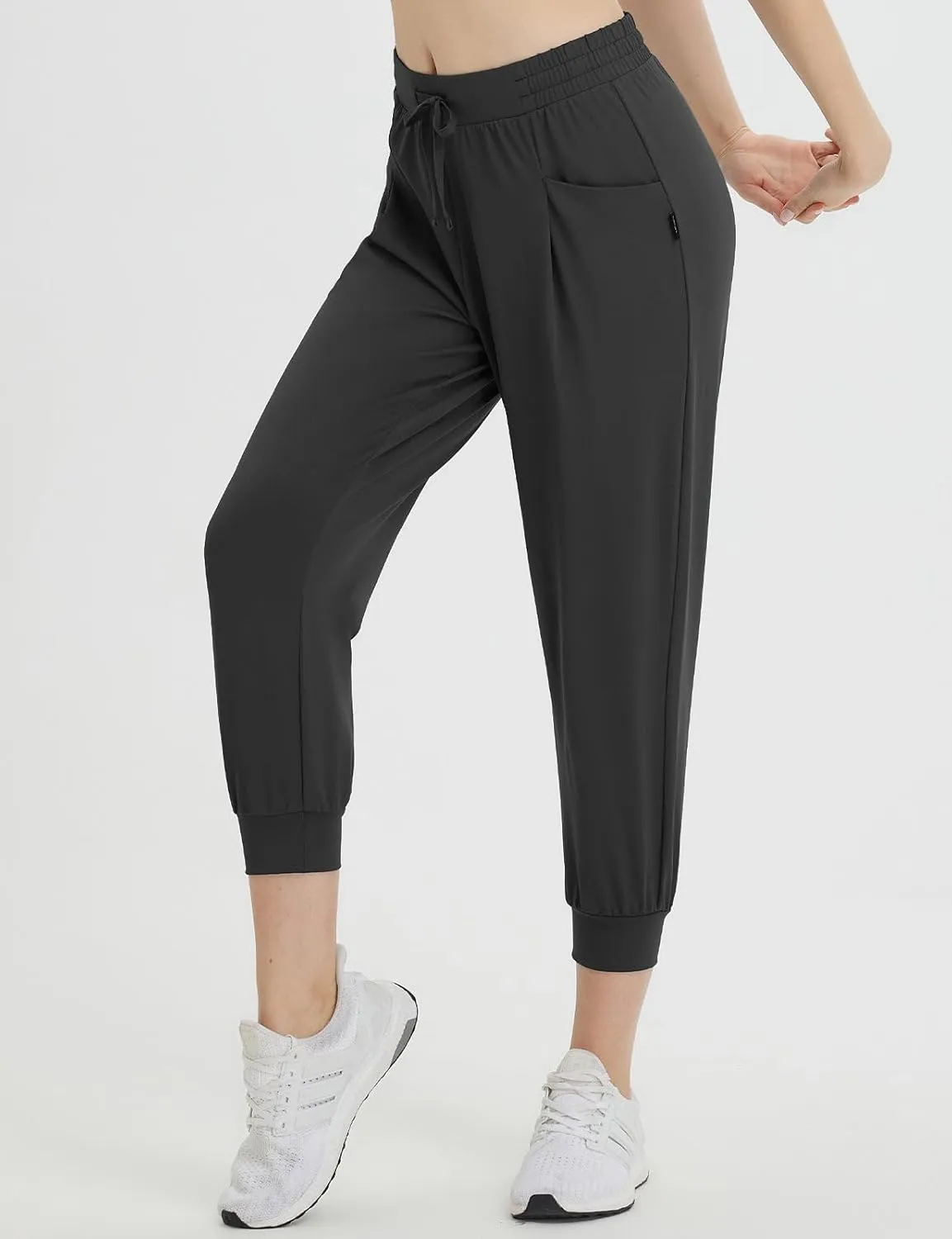 baleaf Women's Petite Joggers Capri Sweatpants Drawstring Track Pants Travel Lounge Cropped Pants with Pockets